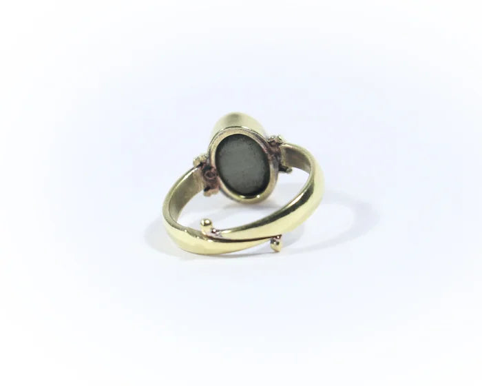 Natural Cat's Eye (Lehsunia) Ring (7 Ratti)