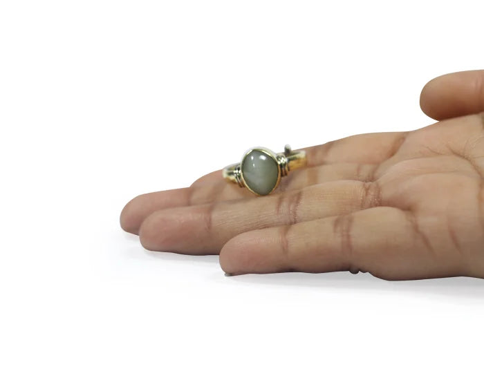 Natural Cat's Eye (Lehsunia) Ring (5 Ratti)
