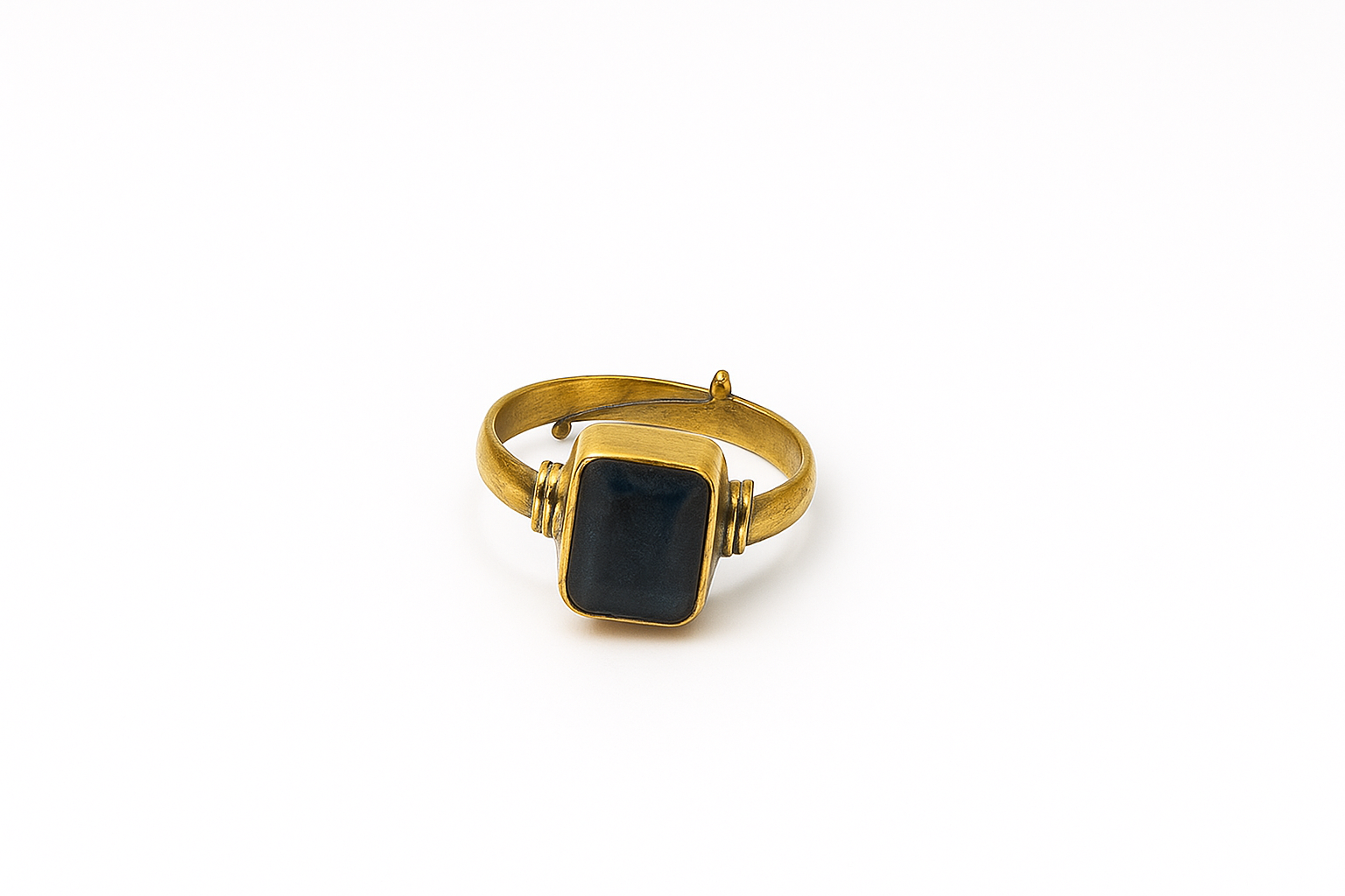 Bsp (5+ ratti) Ring (Golden Band )